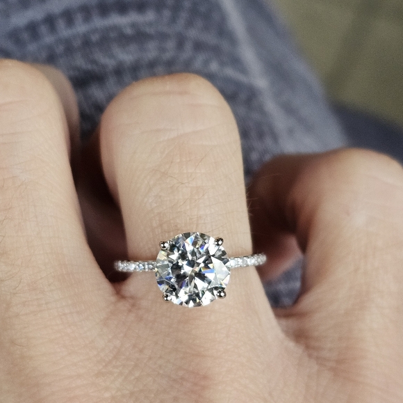 GRA Certified 2 Carat Moissanite Ring 18k/925 Ring Size 7. Watch Video! - Picture 16 of 16